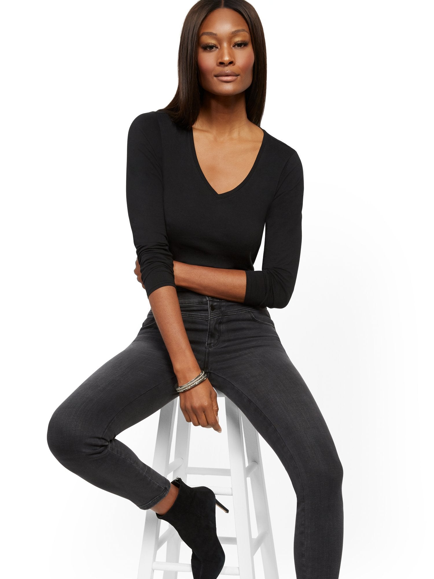 Essential Cotton V-Neck Long-Sleeve Tee – New York & Company