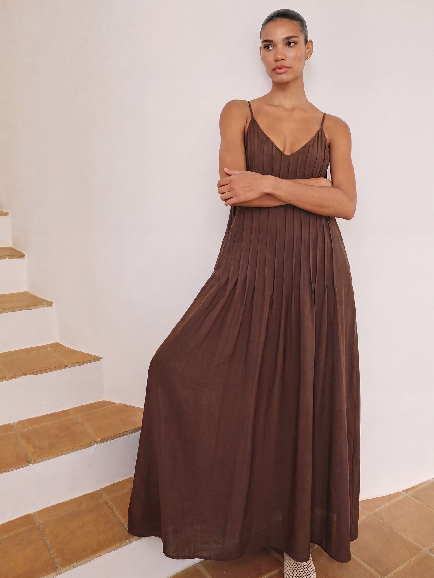 Sleeveless V Neck Pin Tuck Flowy Maxi Sun Dress - LARGE / BROWN