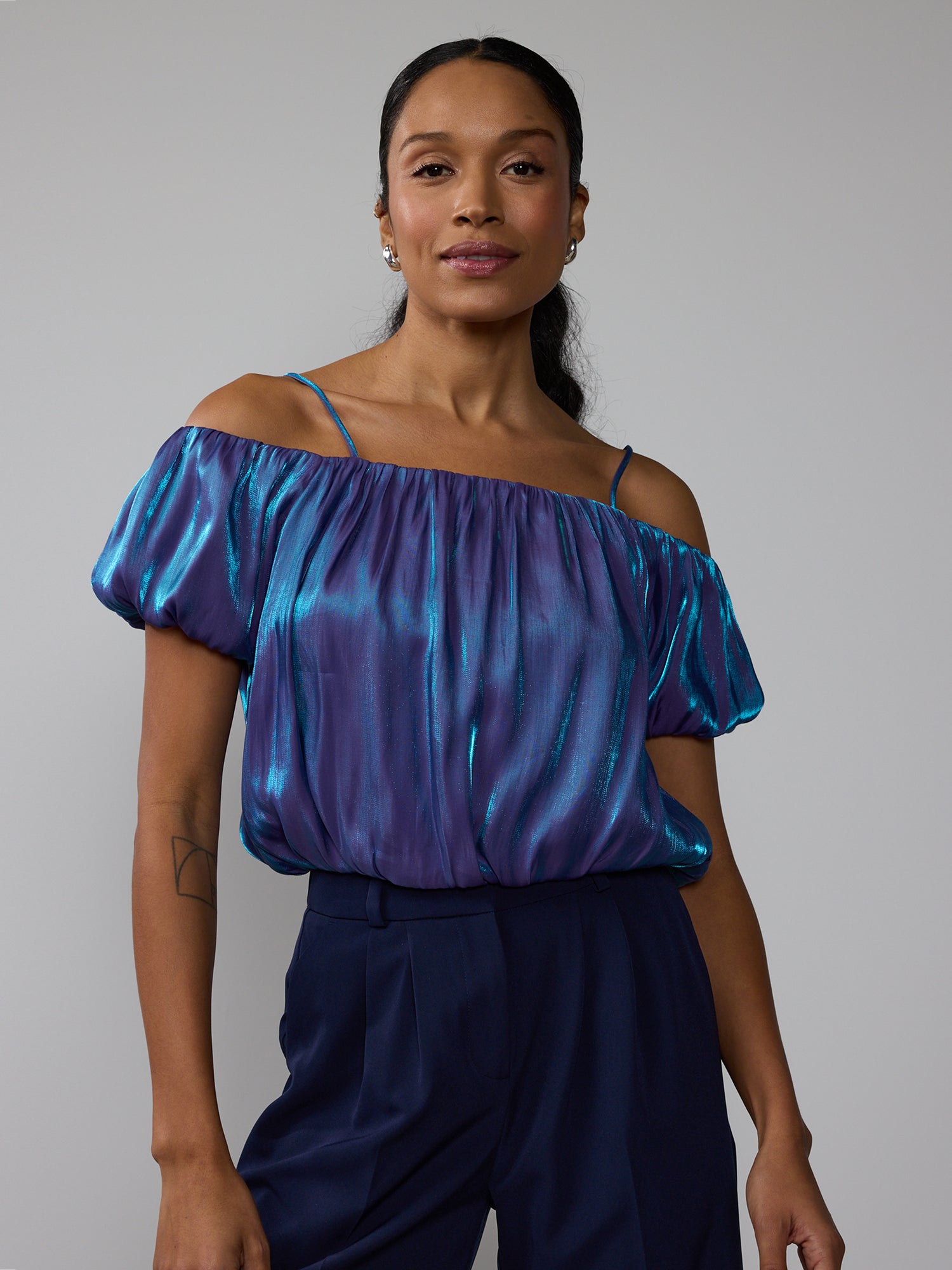 Bubble Hem Cold Shoulder Shine Top – New York & Company
