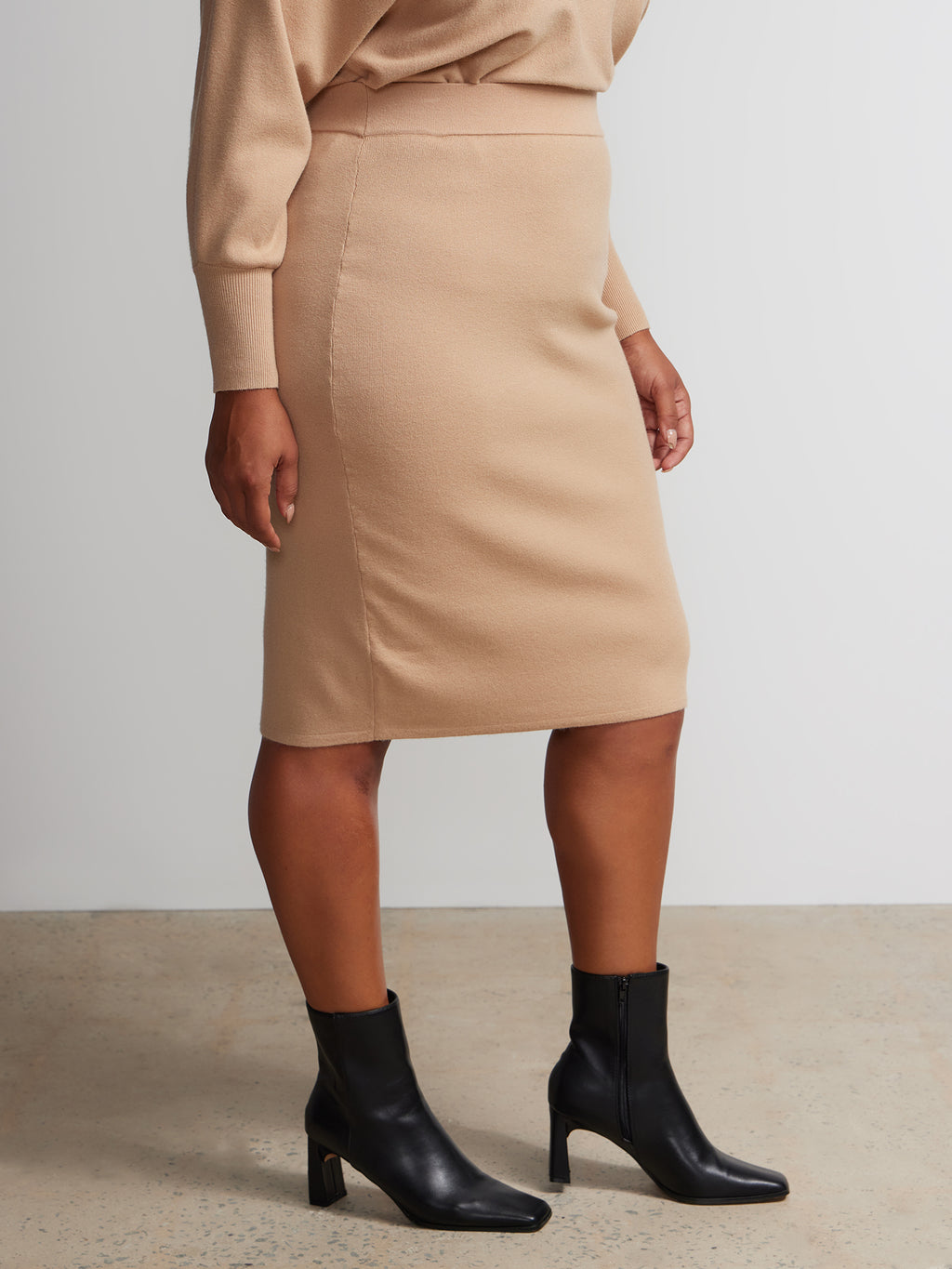 #color_SENSUOUS SAND