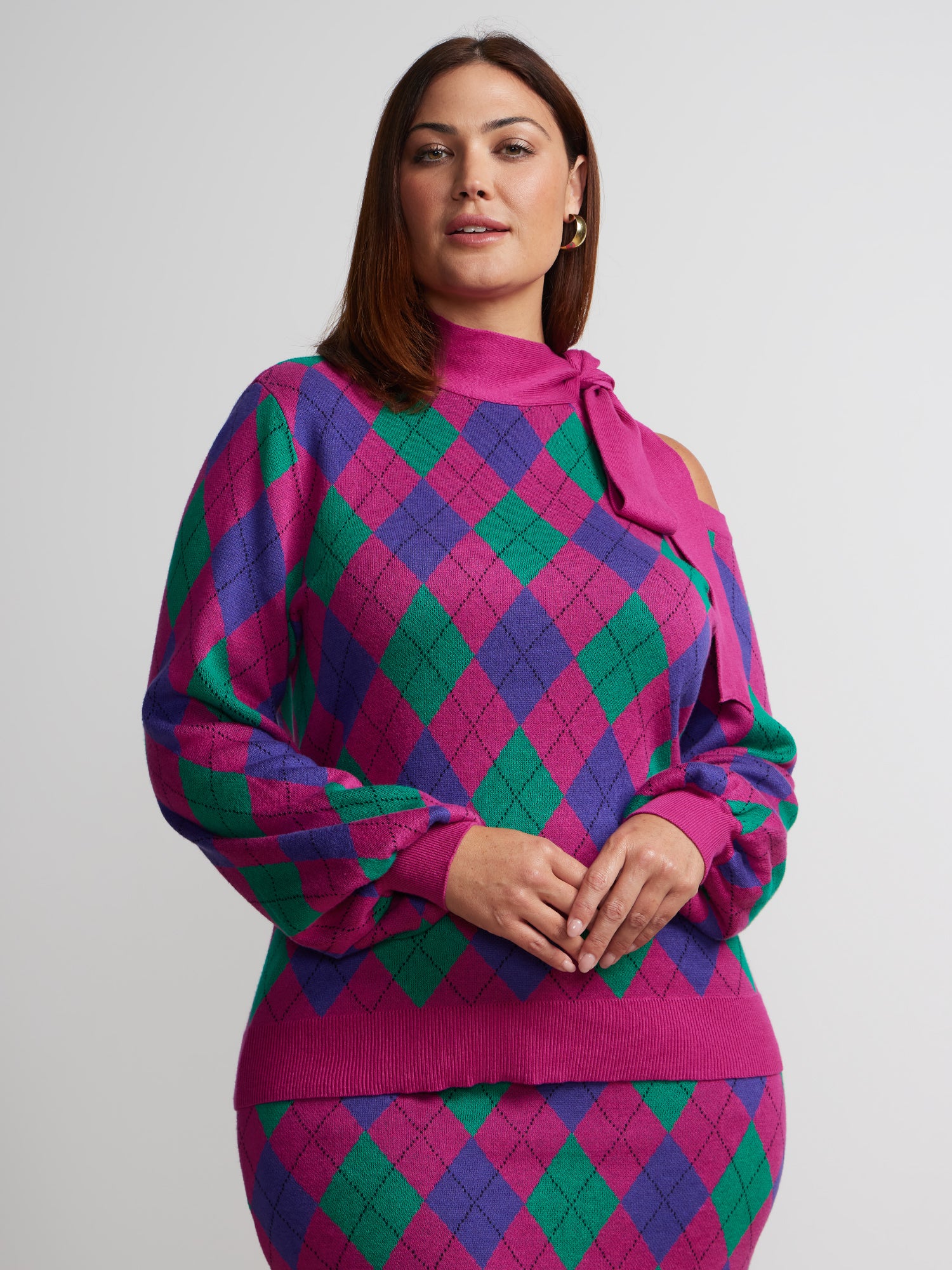 Plus Long Sleeve Argyle Cold Shoulder Sweater – New York & Company