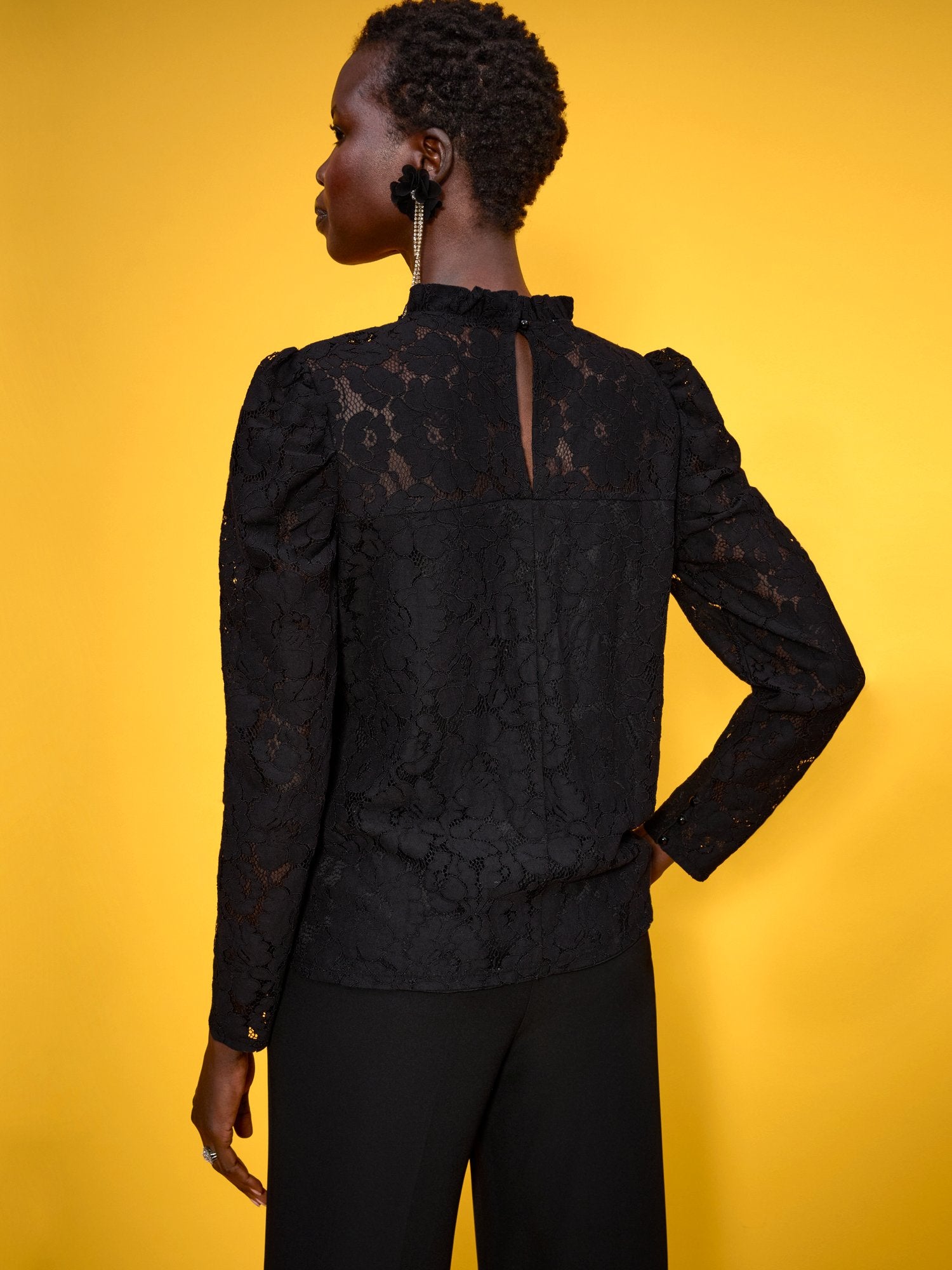 Lace Mock-Neck Top – New York & Company