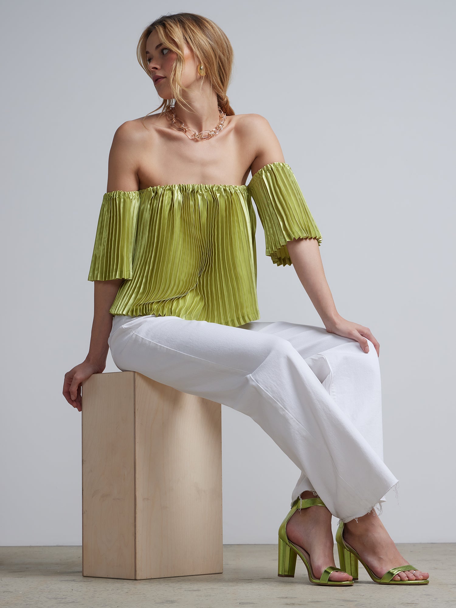 Off-The-Shoulder Pleated Top – New York & Company
