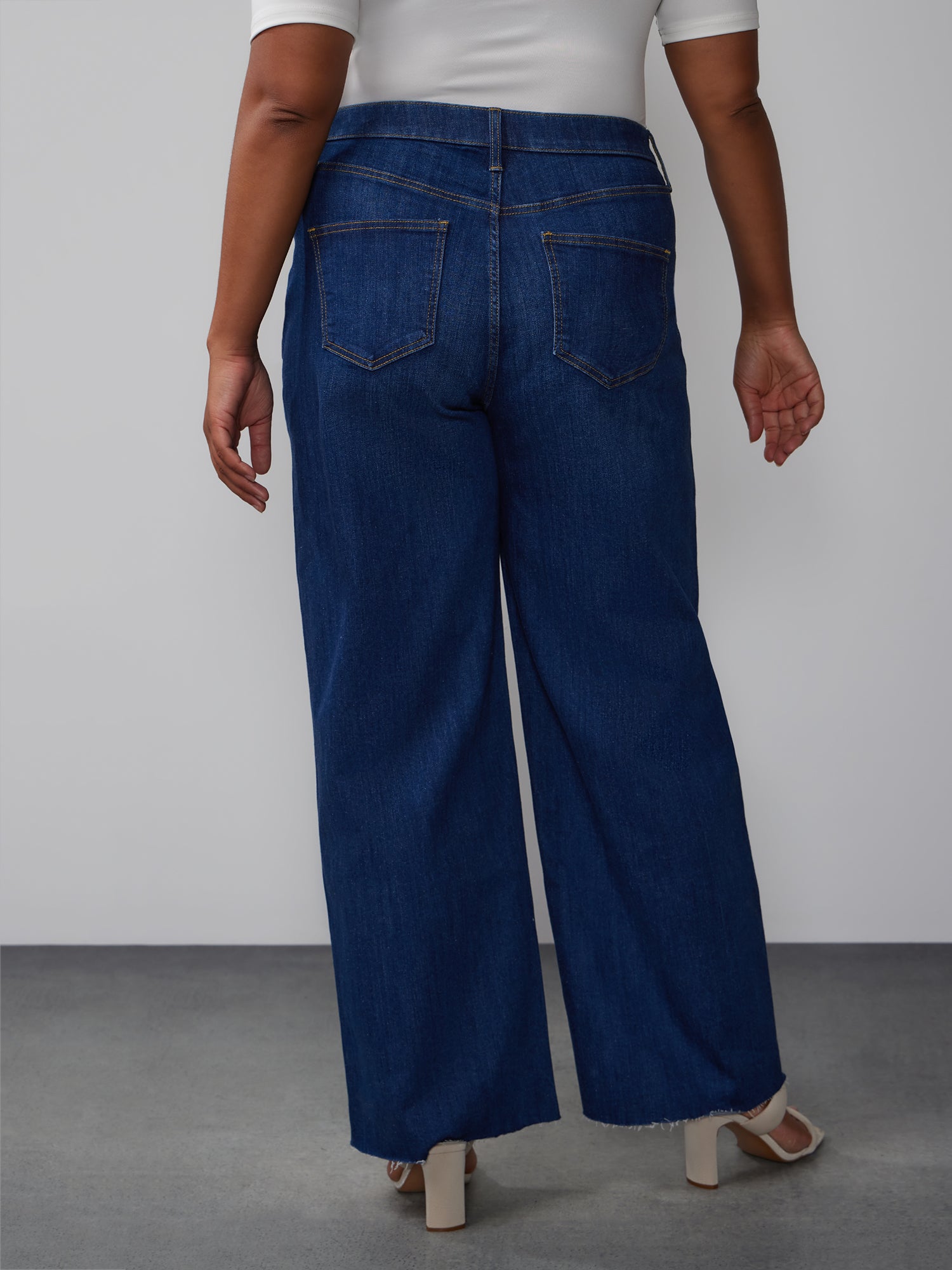 Plus Essential High Rise Wide Leg Jeans – New York & Company