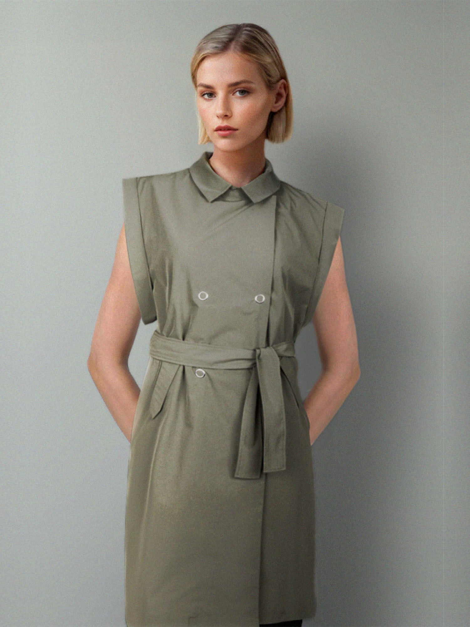 【タグ付き新品未使用】Sleeveless Twill Trench Dress Sleeveless Twill Trench Dress（トレンチコート）｜Her lip to（ハー