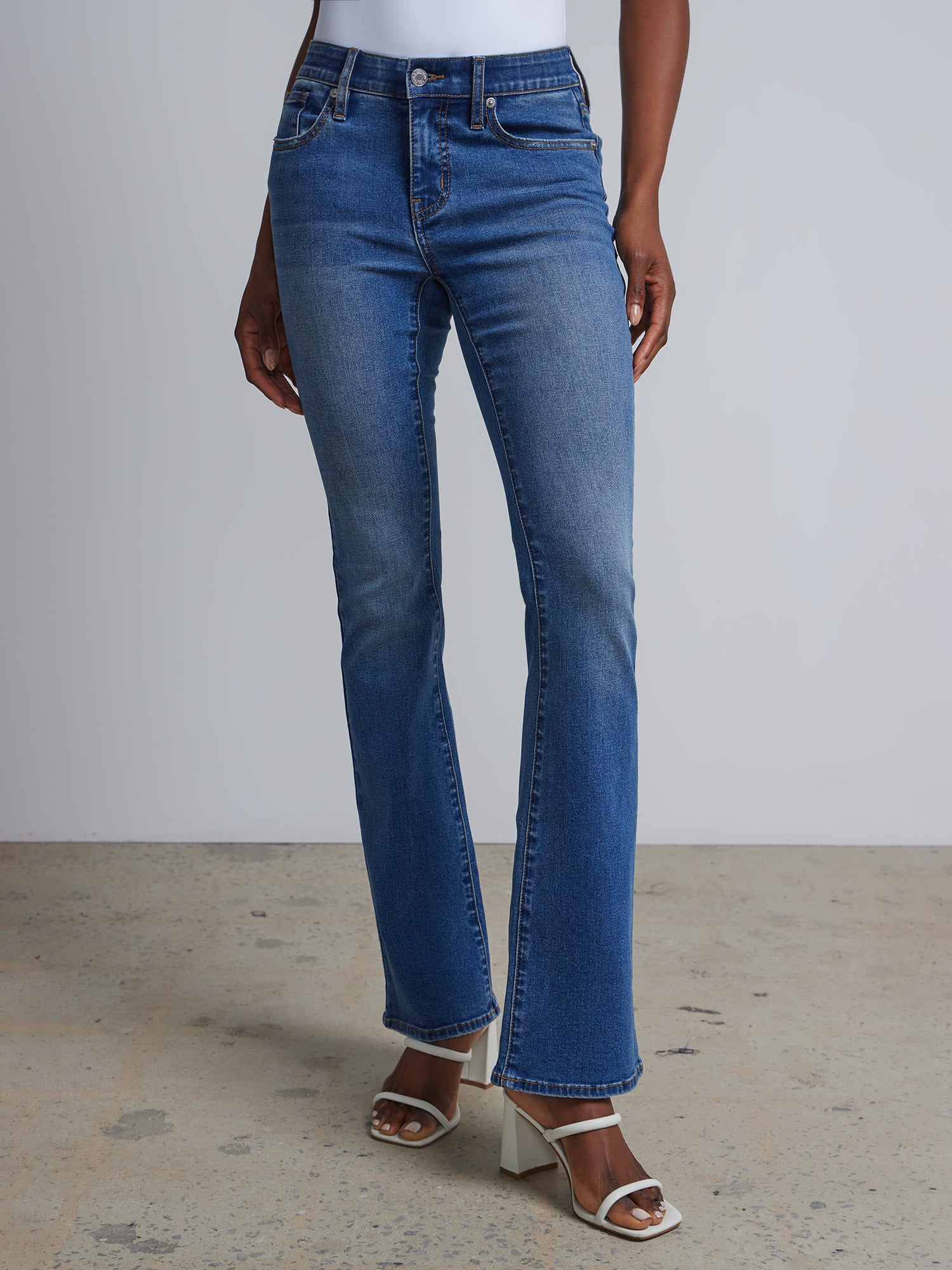 Curvy High-Waisted Bootcut Jeans - Dark Wash – New York & Company