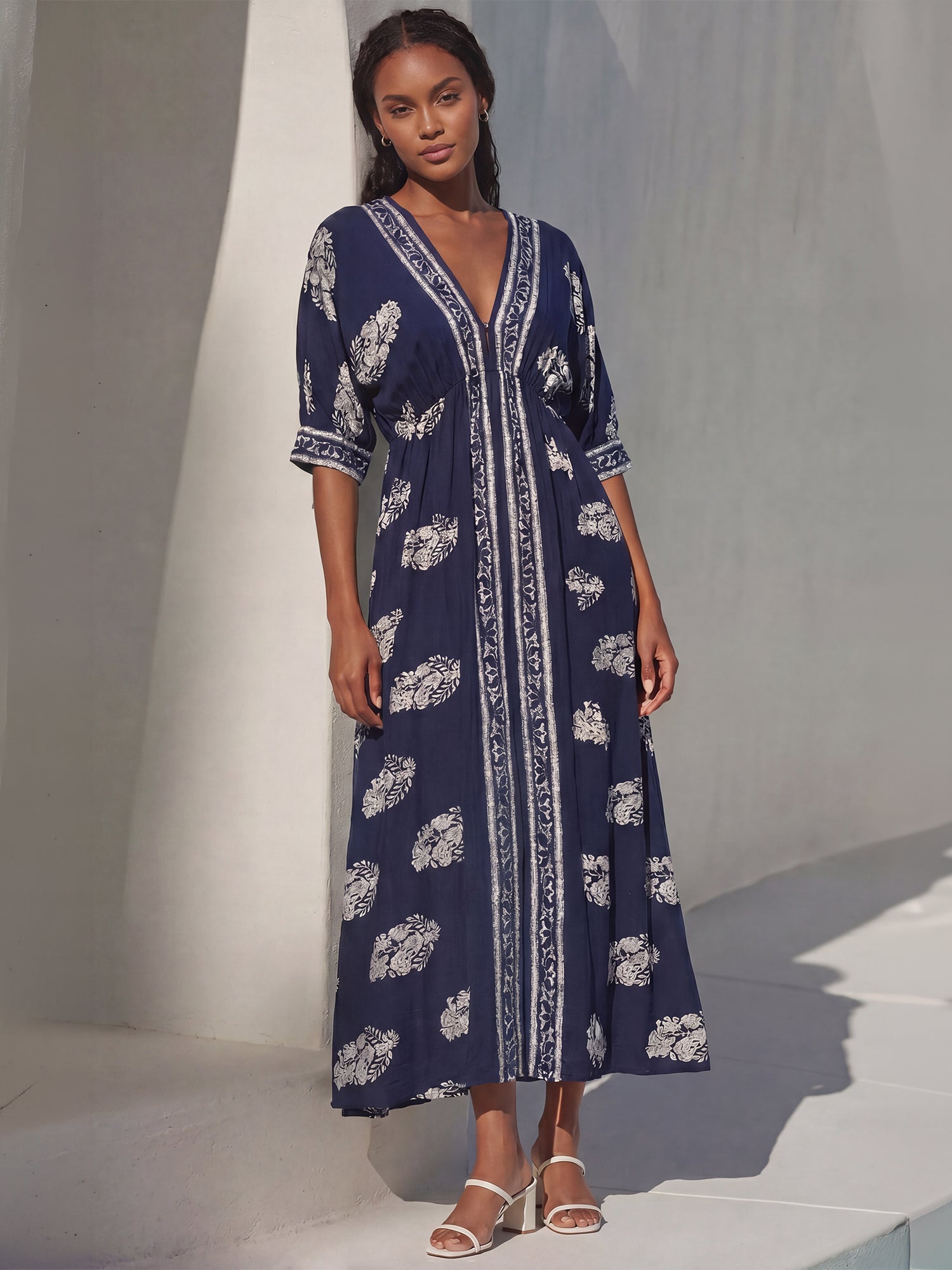 Short sleeve V Neck Border Print Woven Midi Dress – New York & Company