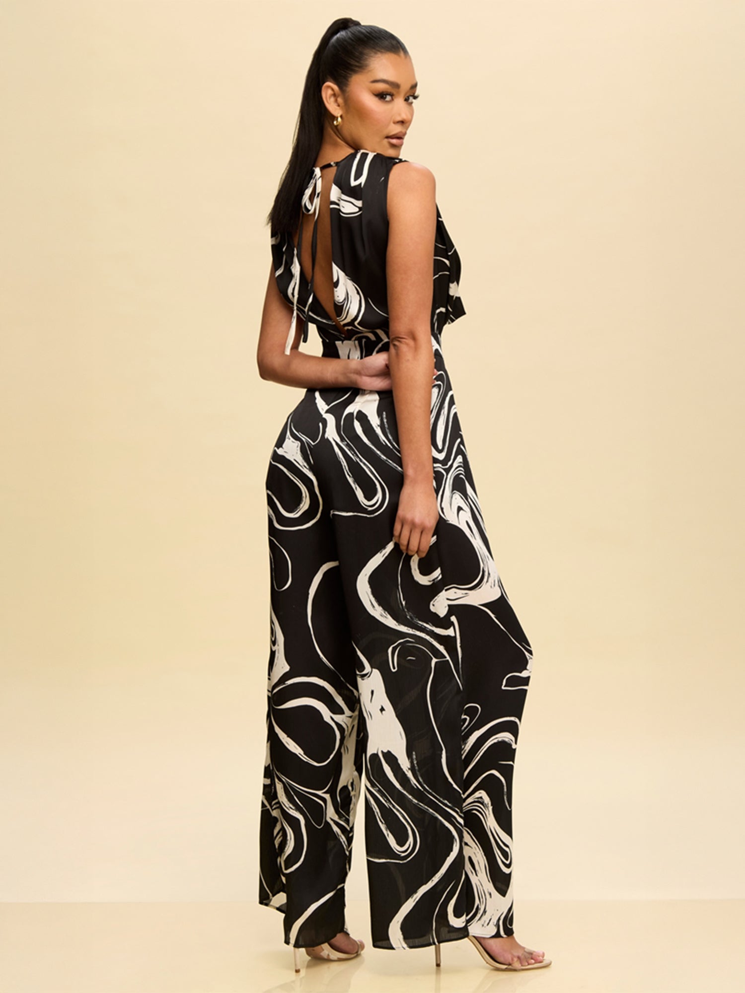 極美品 タグ付き 最近モデル NOTCHED LAPEL JUMP SUITS 極美品 タグ付き 最近モデル NOTCHED LAPEL JUMP SUITS