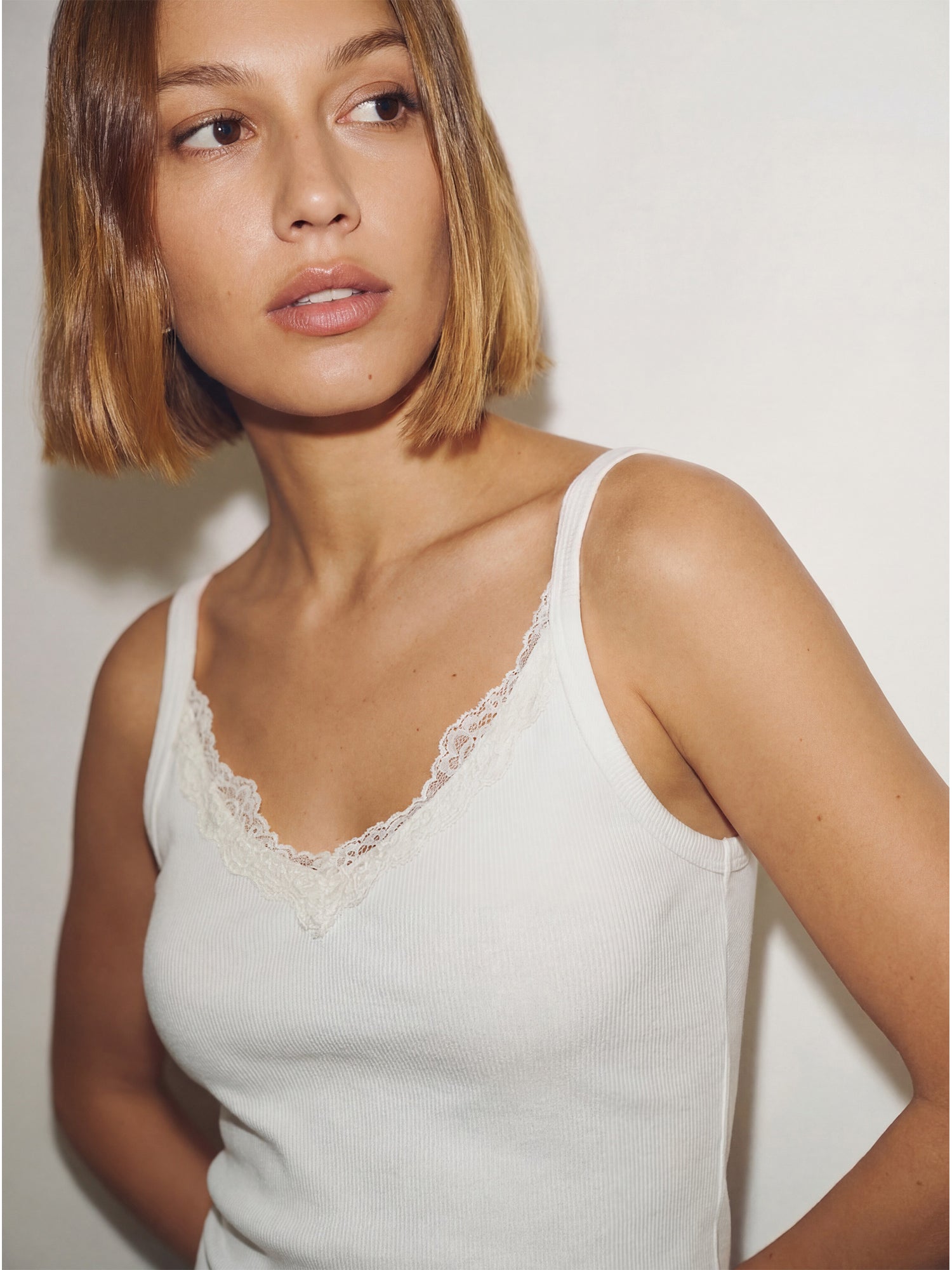 V Neck Lace Cami Top – New York & Company
