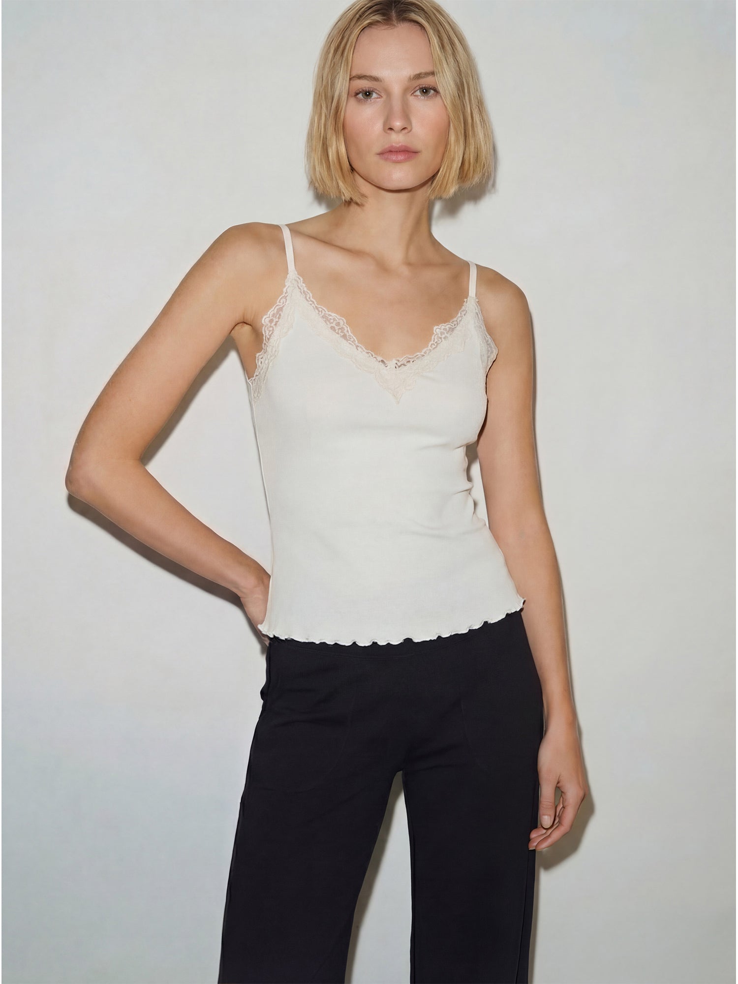 V Neck Lace Cami Top – New York & Company