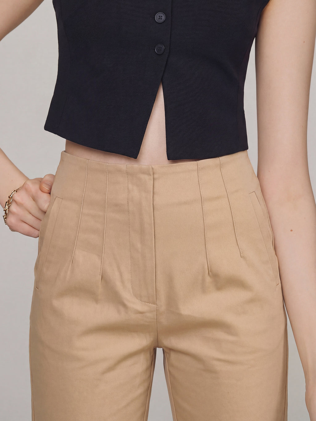 #color_KHAKI