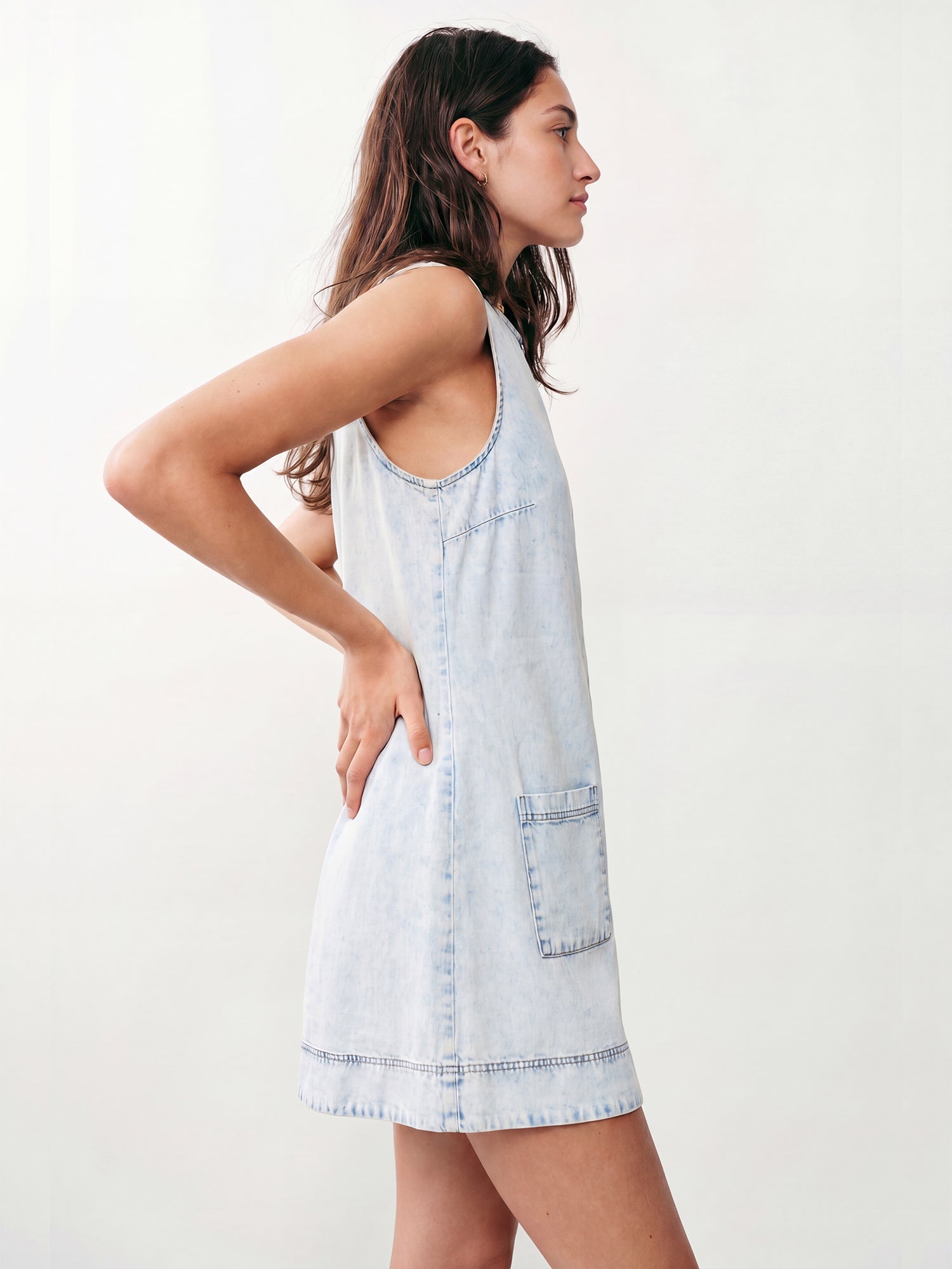 Sleeveless Two Pocket Denim Shift Dress - MEDIUM / BLUE