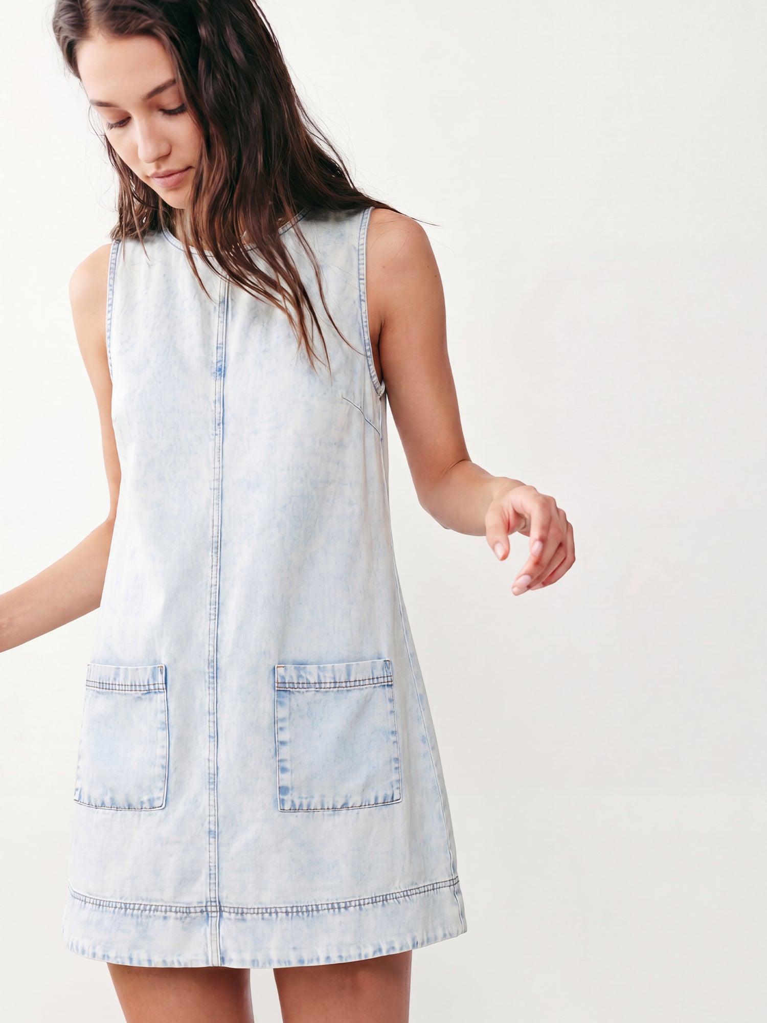 Sleeveless Two Pocket Denim Shift Dress - MEDIUM / BLUE