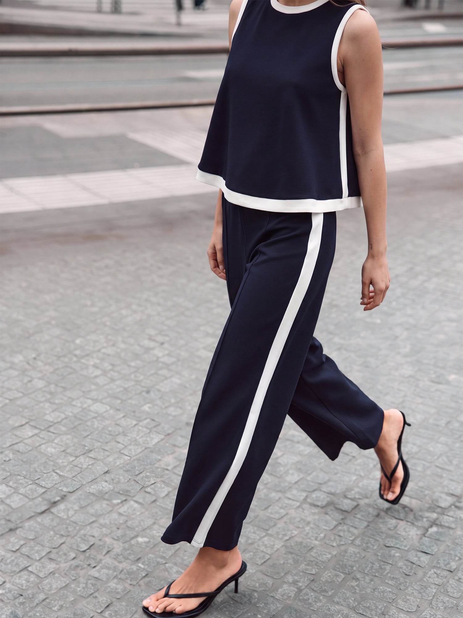 #color_NAVY