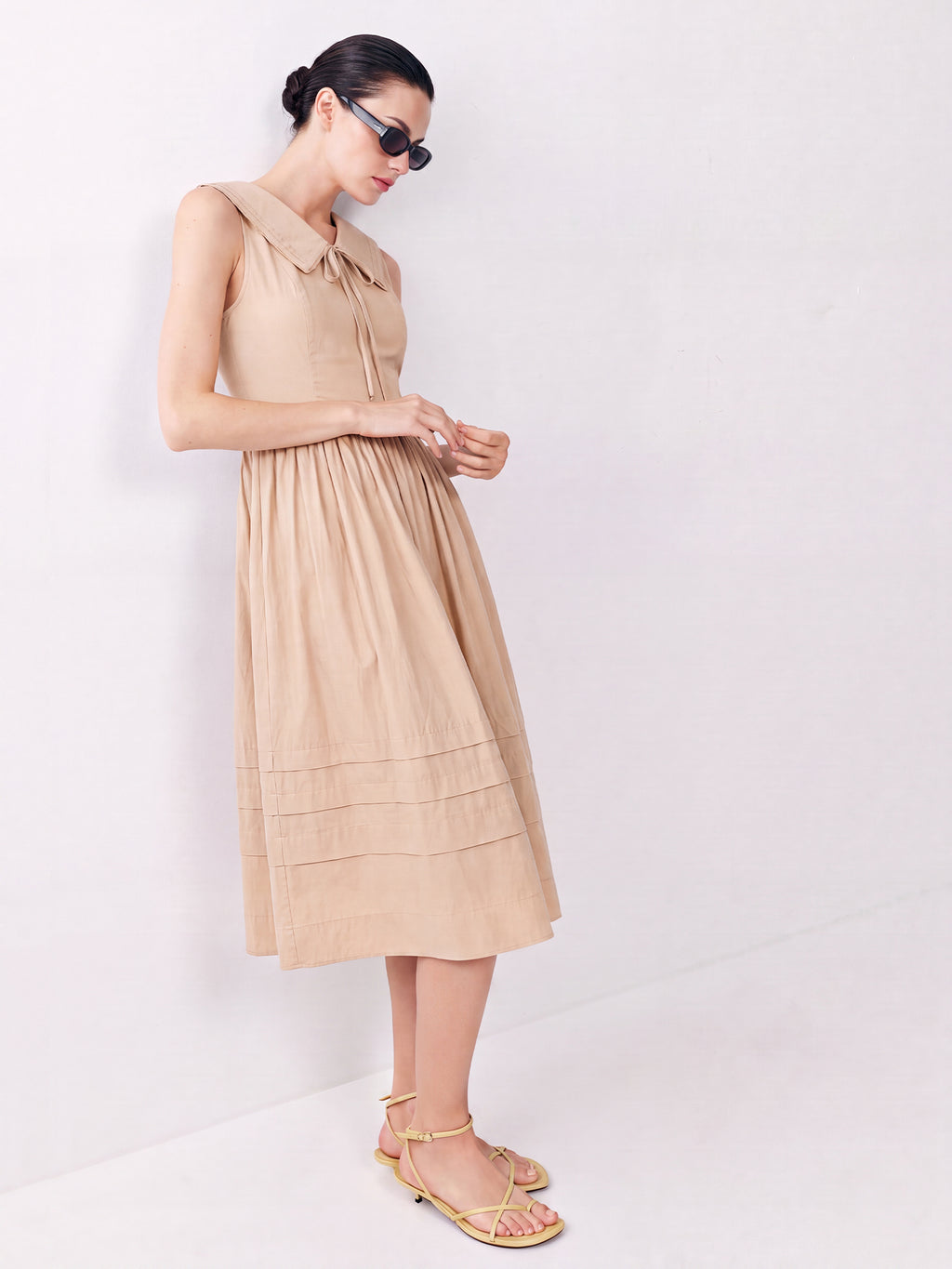Sleeveless Peter Pan Collar A Line Midi Dress - SMALL / BEIGE